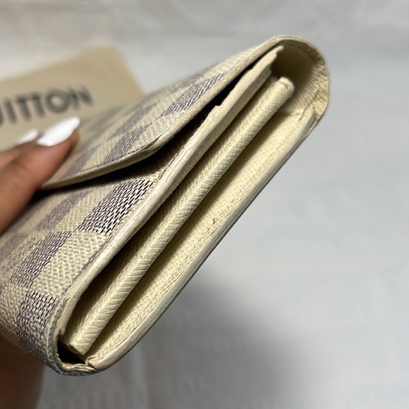 AUTHENTIC LV damier azur wallet (Sarah) - Picture 5 of 12